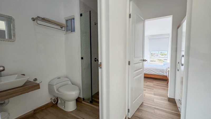 Baño compartido del segundo piso