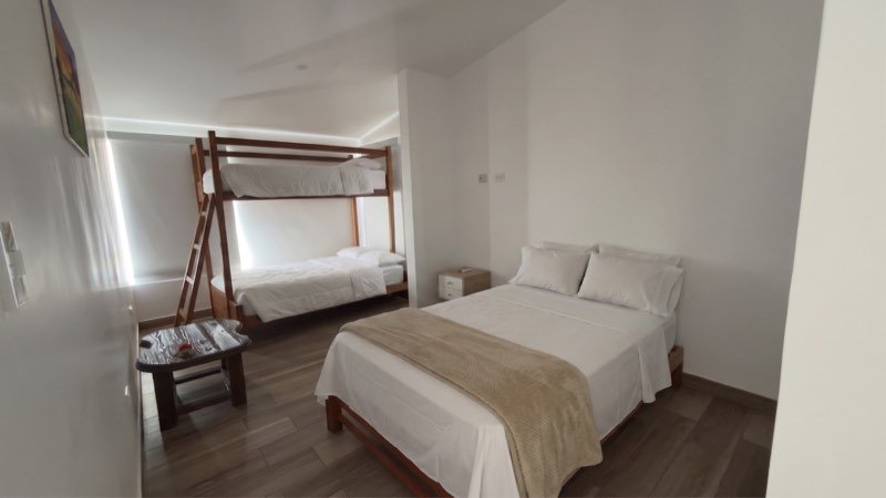 Habitación 4 del segundo piso con cama doble y camarote